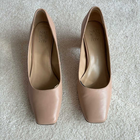 Naturalizer Karina Square Toe Block Heel Size 10 Medium Beige Tan Nude 2.5” heel - Picture 9 of 12